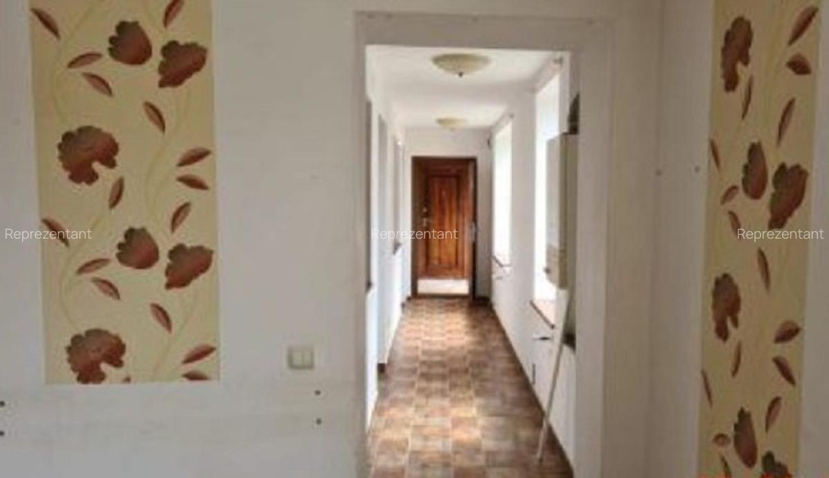 Vila 12 camere, compusa din 4 apartamente, langa Parc, Pucioasa - 3