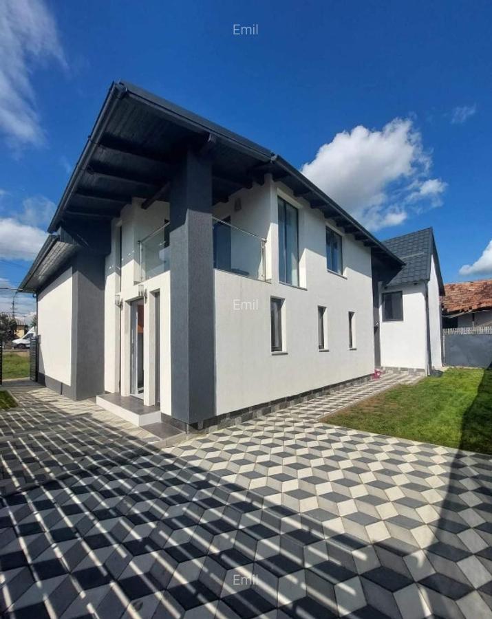 Casa Unirea formata din doua apartamente,cu doua intrari separate. - 9