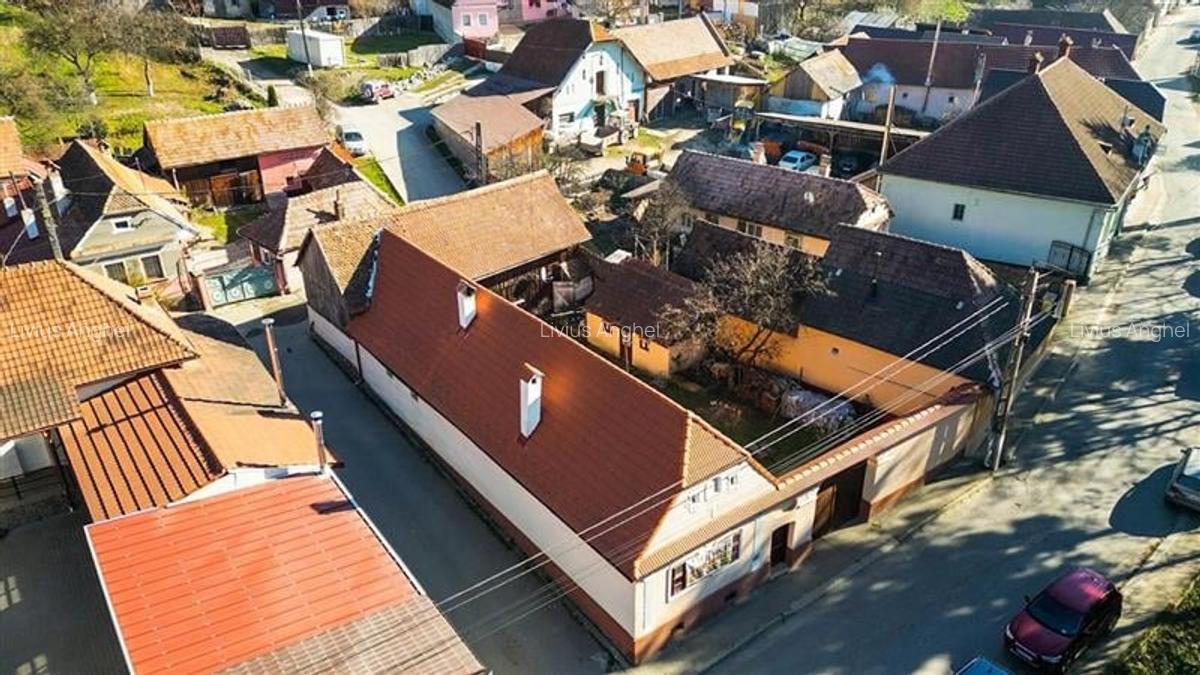 Resedinta traditionala saseasca restaurata, situata in inima localitatii - FILM! - 25