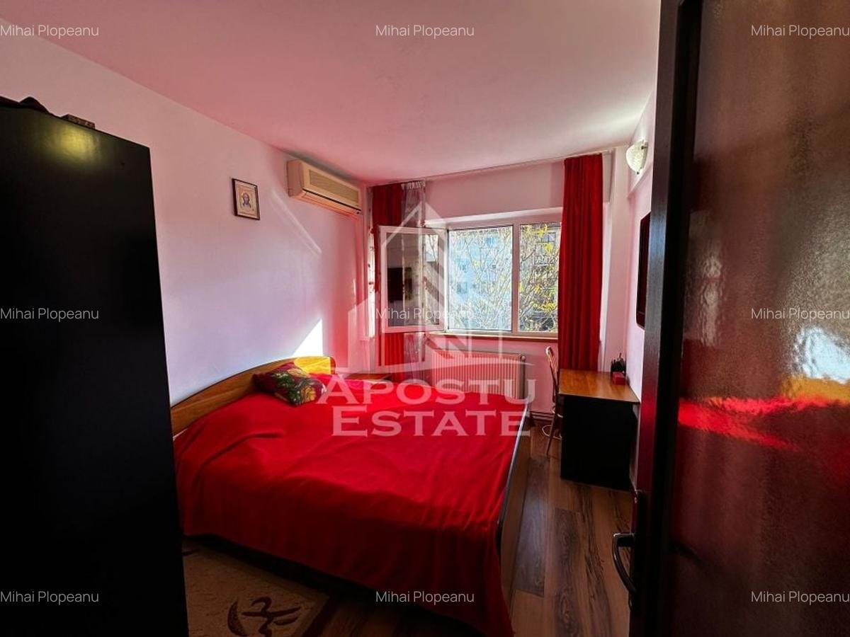 Apartament 2 camere, decomandat, centrala proprie,  zona UVT - 4