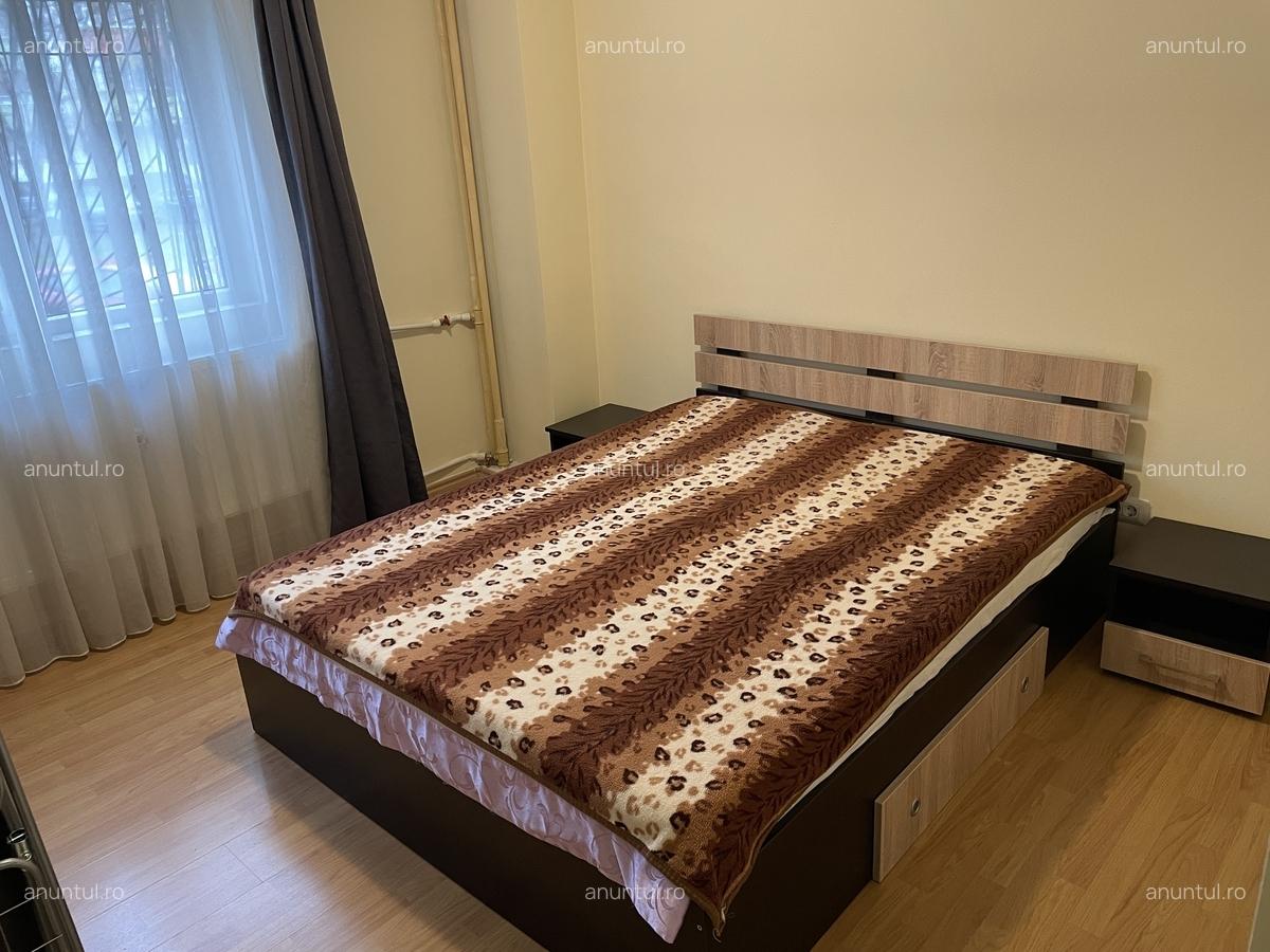 Calea 13 Septembrie intersectie cu Drumul Sarii, frizeria Abbate - 4