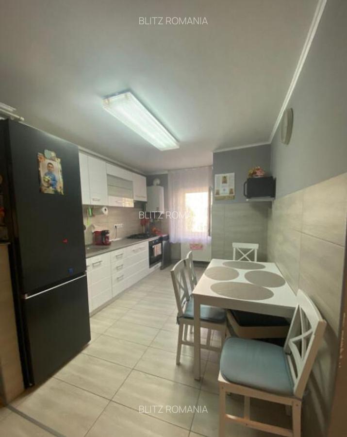 Apartament 2 camere decomandat, mobilat, etaj 1 Bld. Re - 8