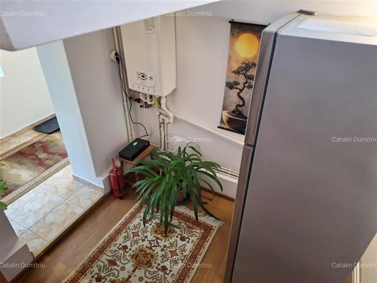 Casa Bartolomeu, pe doua nivele, stil deosebit, curte comuna - 9