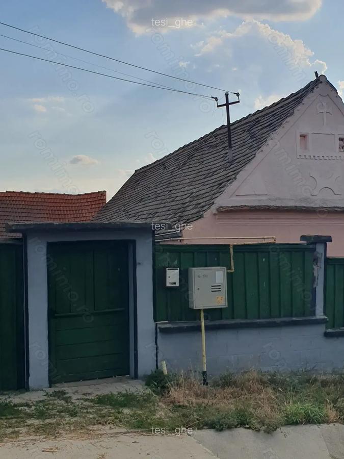 Vand casa cu teren intravilan ?i utilita?i 1701 mp - 1 Vand casa cu teren intravilan ?i utilita?i 1701 mp - 1
