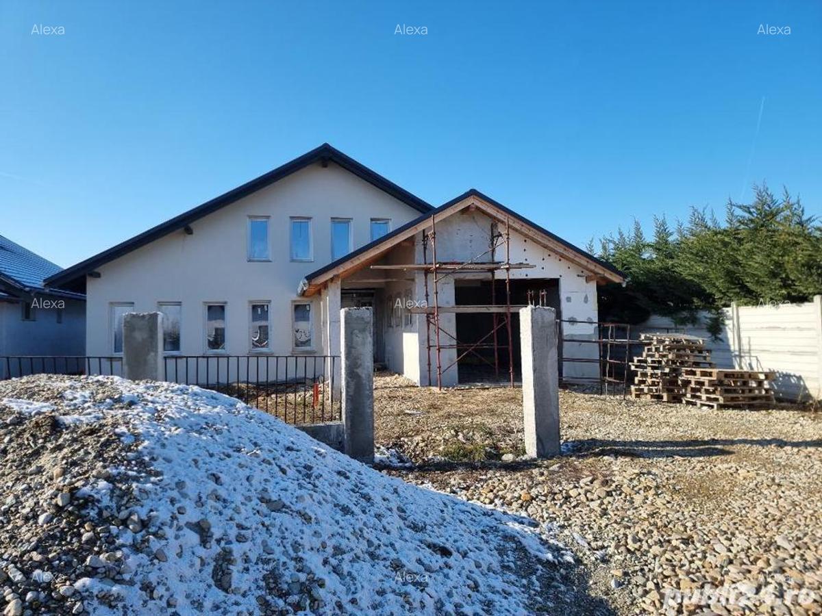Vand vila Parter , str Apateului -Sinmartin, SC-240 mp , teren 668 mp , garaj , utilitati , trifazic - 2