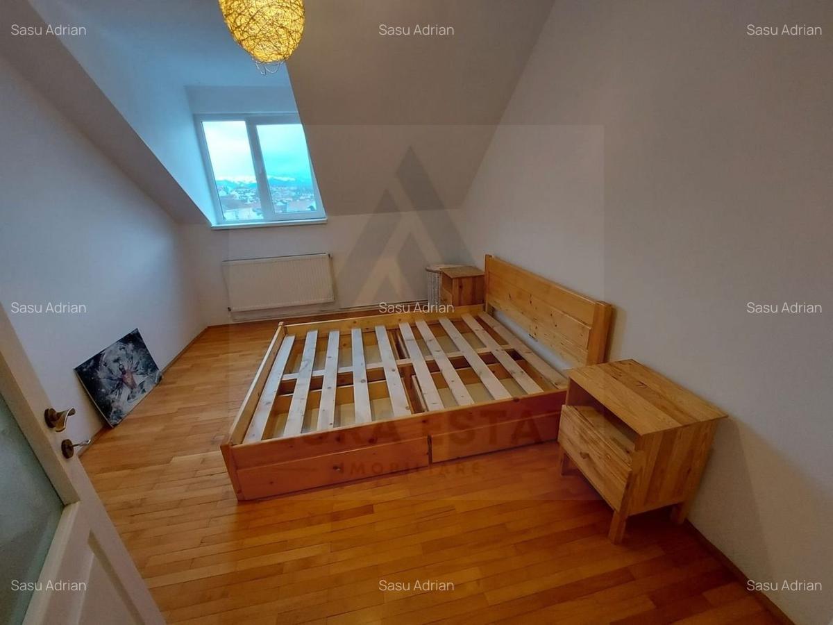 Apartament renovat tip mansarda pivnita si parcare privata in Strand - 4