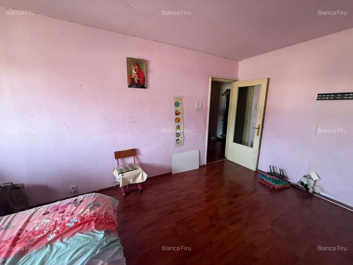 Apartament 3 camere, decomandat, 70mp, cartier 1 Mai, zona Pelendava. - 2