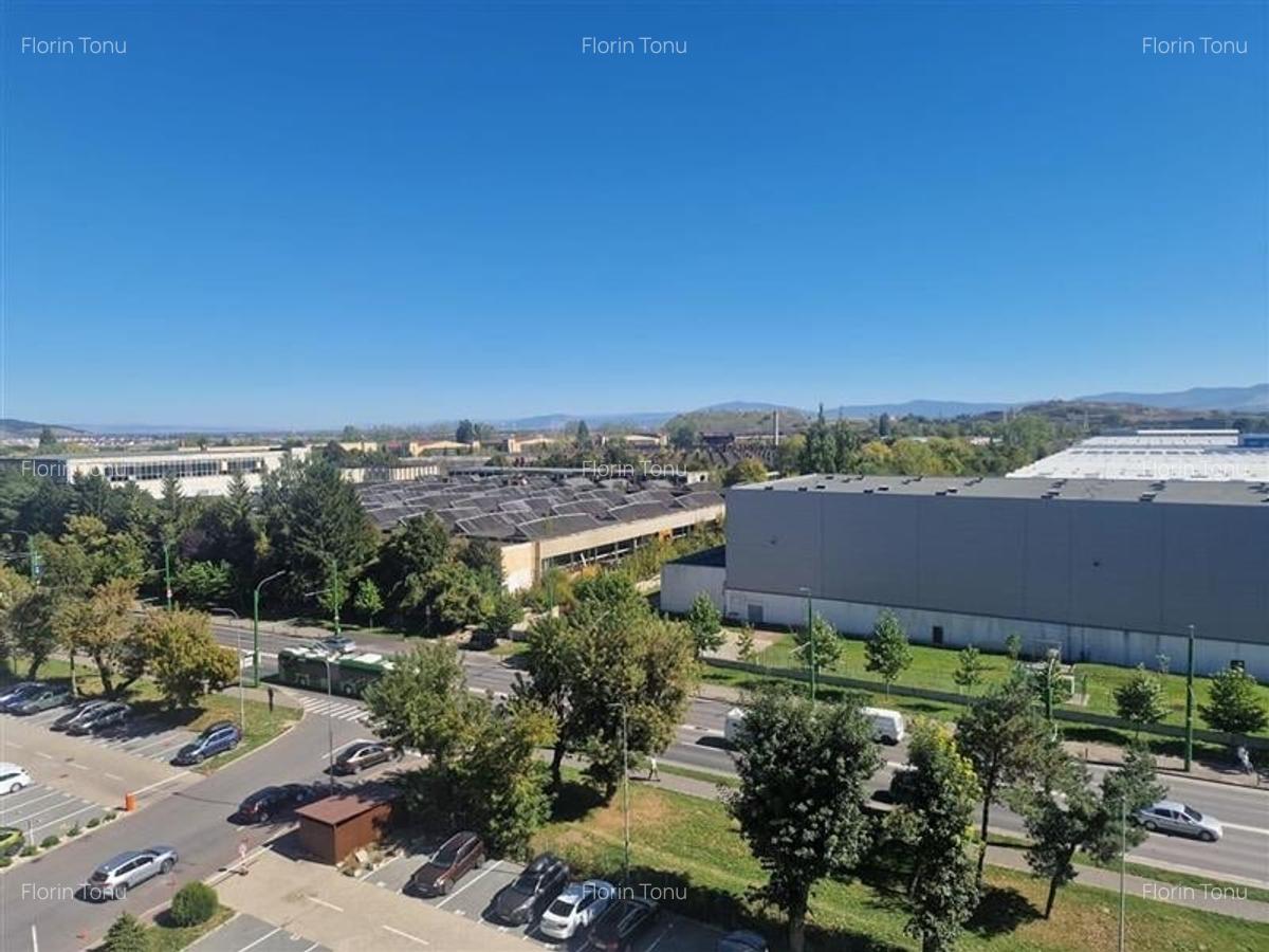 Lux Class, parcare, vedere panoramica zona Coresi, Tractorul Brasov - 9