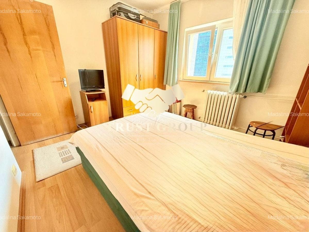 Apartament cu 4 camere decomandat în P-ța Victoriei - 9