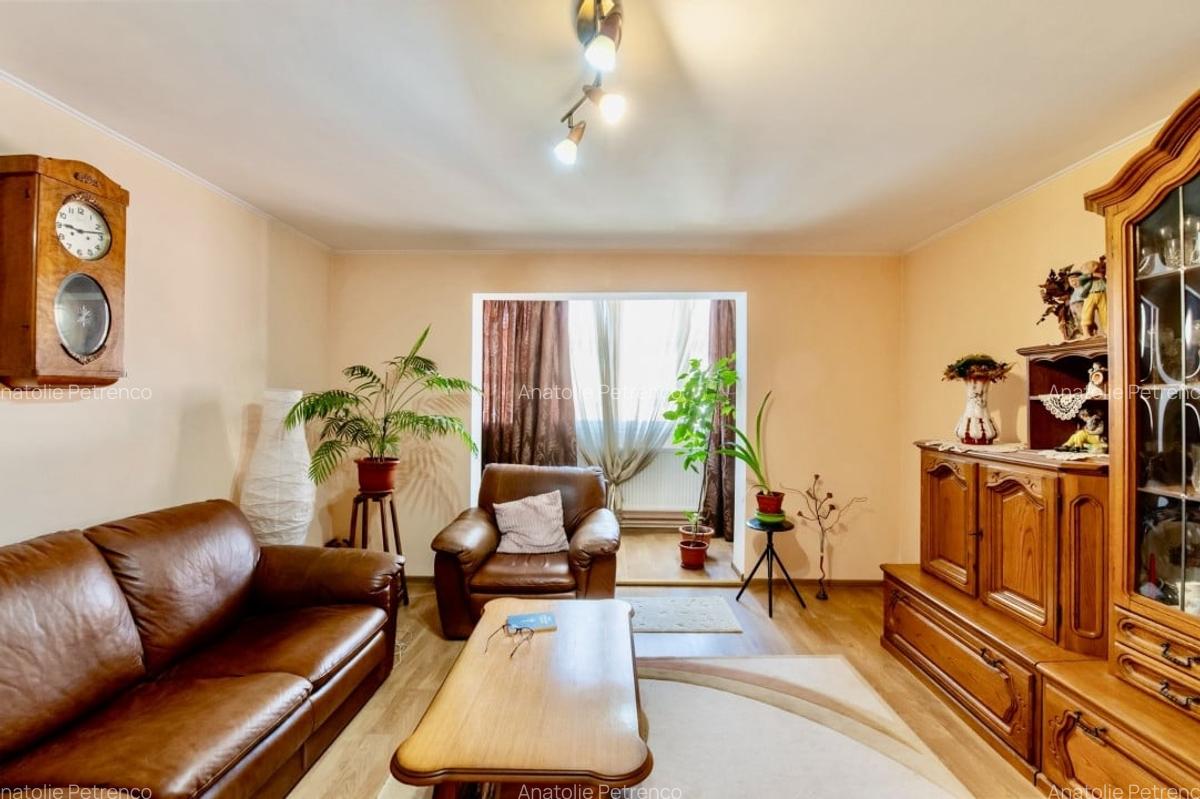 Apartament cu 3 camere decomandat, mobilat în Dâmbovița - 2