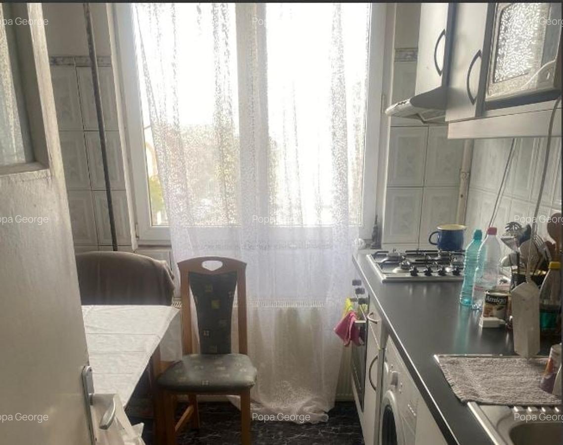 Apartament cu 3 camere semidecomandat în Grivița - 1