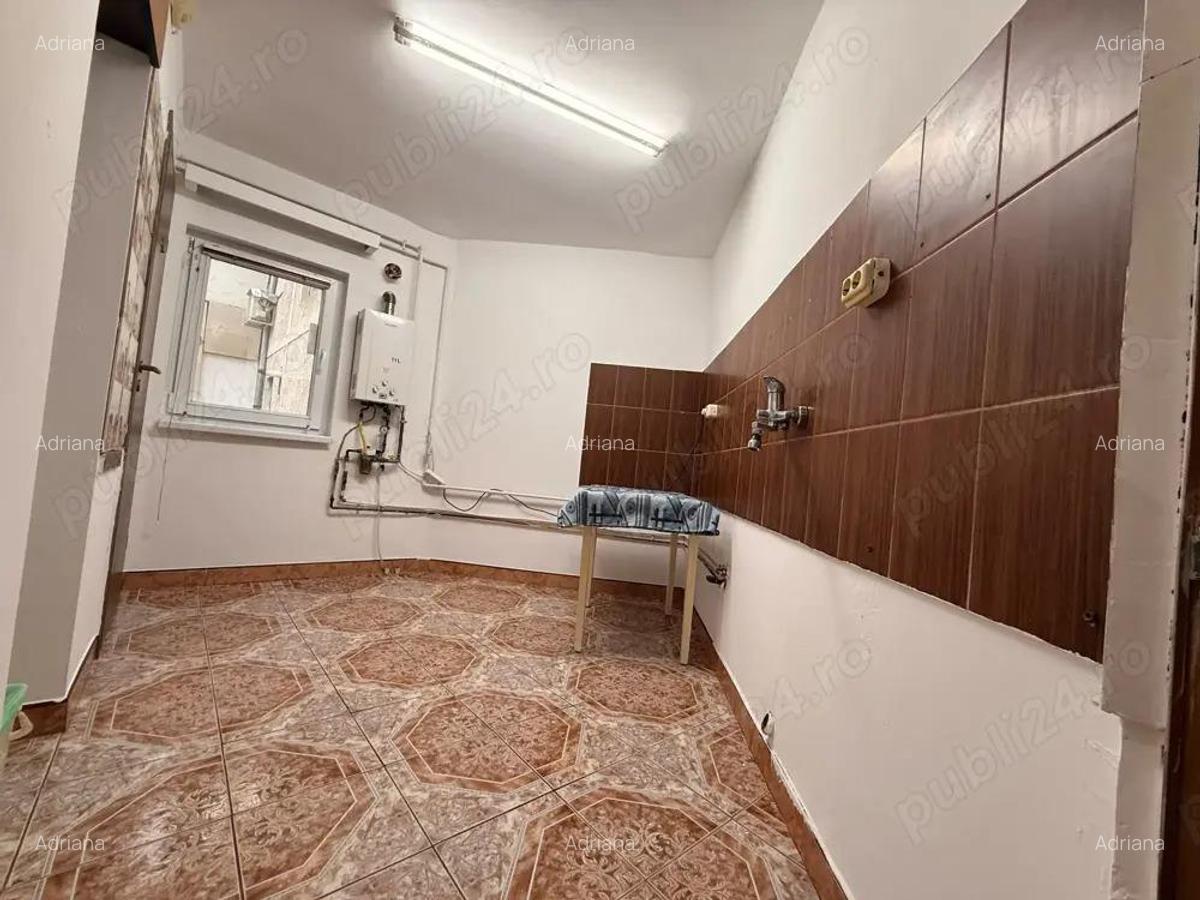 Apartament 3 camere decomandat etaj 3 amenajat zona Lipovei - 2