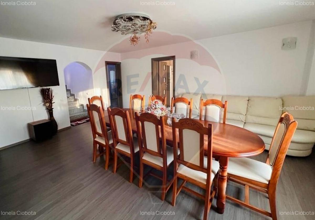 Casa / Vila cu 10 camere de vanzare in Moieciu de Jos - 7