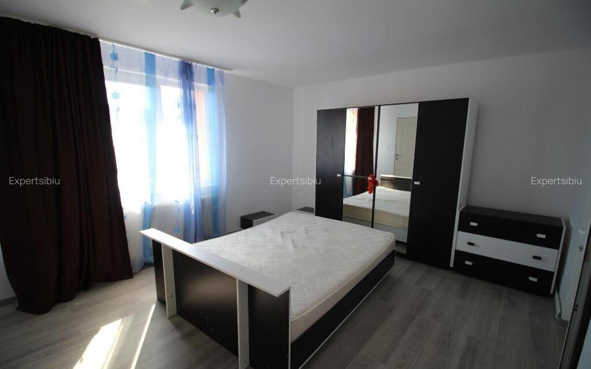 INCHIRIEZ apartament 4 camere , renovat,zona Strand - 7