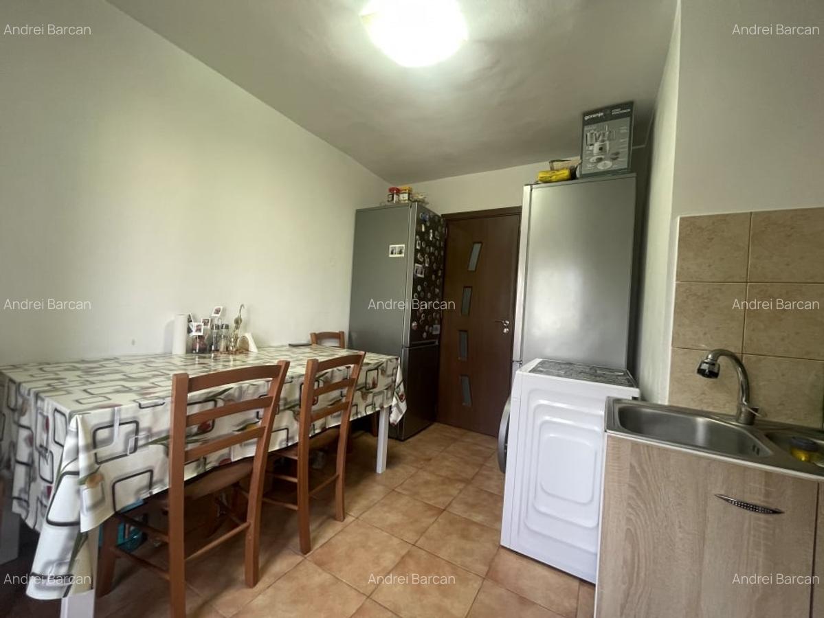 Apartament 3 camere, 82 mp utili, complet decomandat - Etaj 2/2 - 8