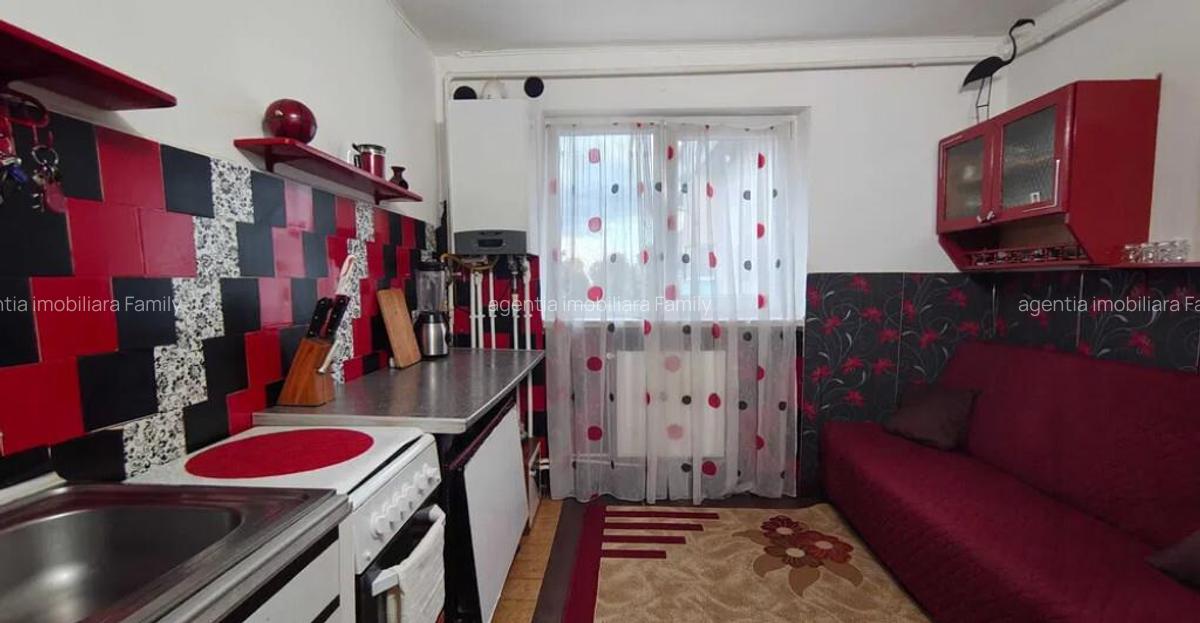 Apartament cu 2Ccamere Semidecomandate - etaj 3 - Zona Zamca - 3
