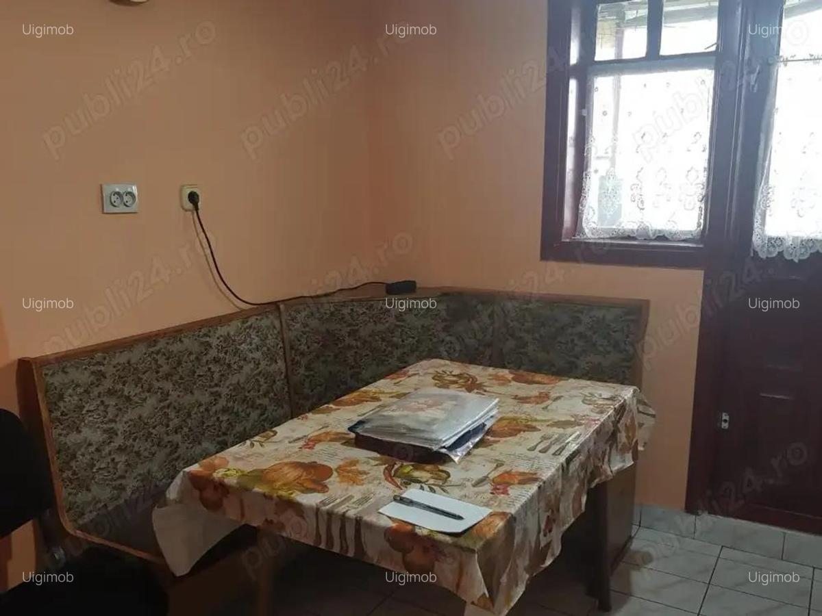 Salajan- str.Minis(in spatele pietei), apartament 2 camere, decomandat, parter 10 - 3