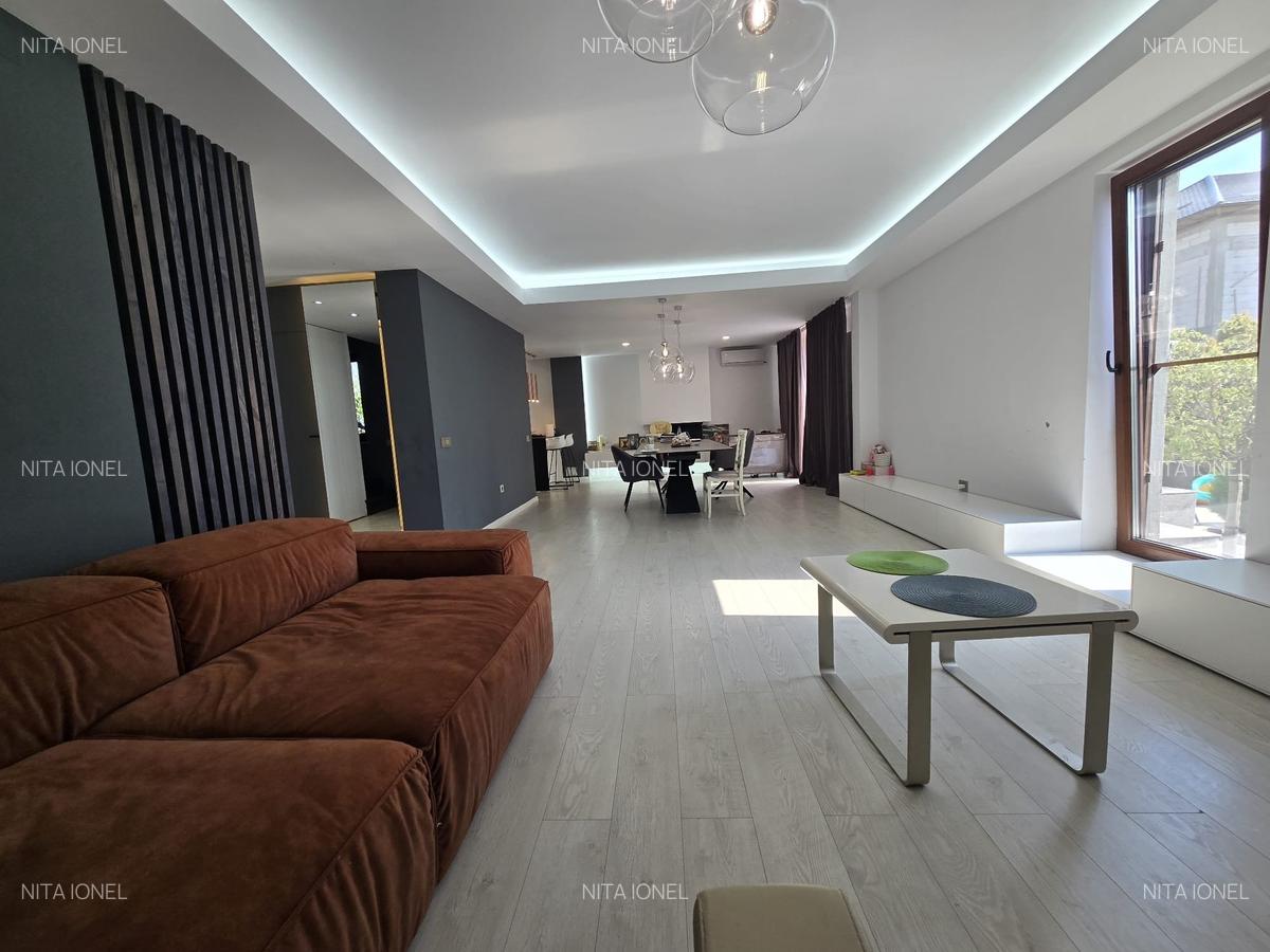 Duplex P+E+M ,suprafata teren 350mp,amprenta 102mp,construita 306mp,utilata/mob - 4