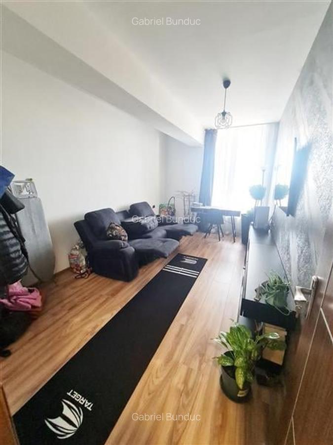 Apartament cu 3 camere decomandat, mobilat în Tractorul - 7