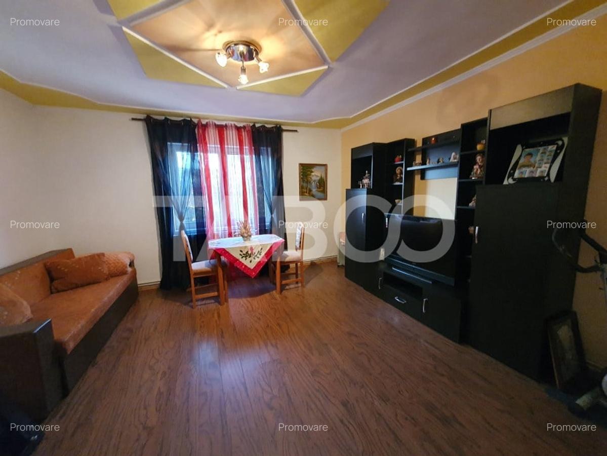 Casa individuala cu 7 camere 2 fronturi 1000 mp teren in Sura Mare - 8