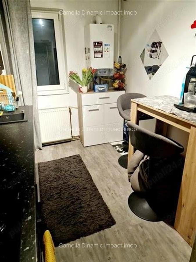 Apartament cu 3 camere semidecomandat în Central - 1