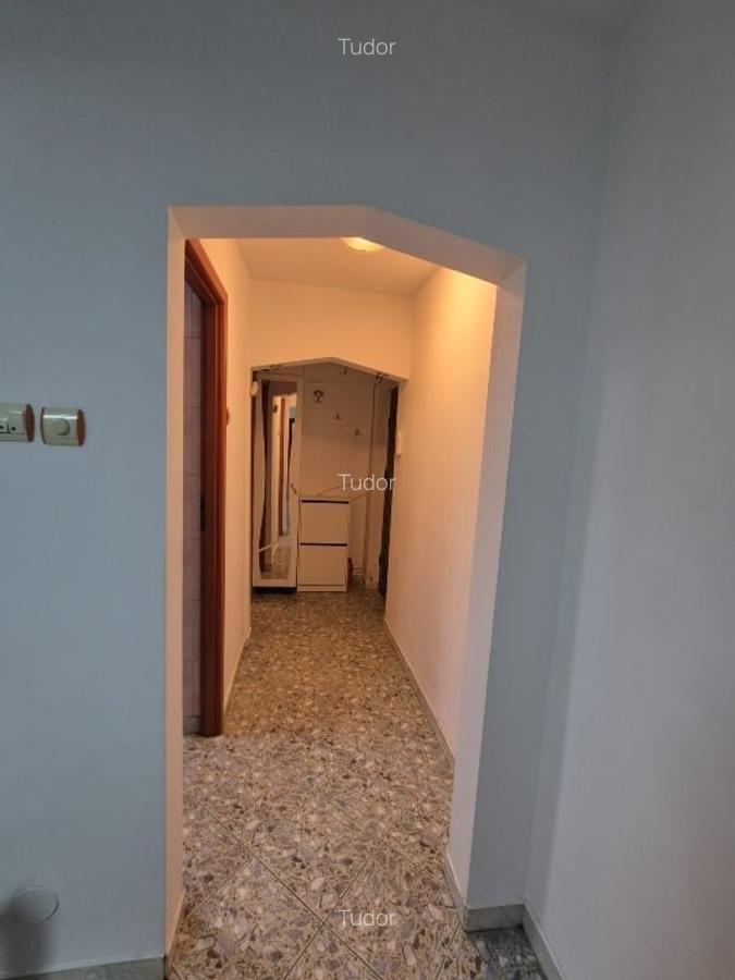 Direct proprietar, vând ap 3 camere, sector 4, strada Semenic - 4