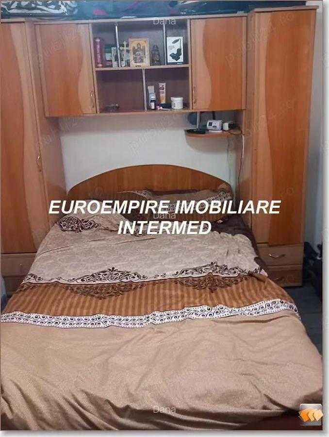 Garsoniera decomandata ,zona Far - 6