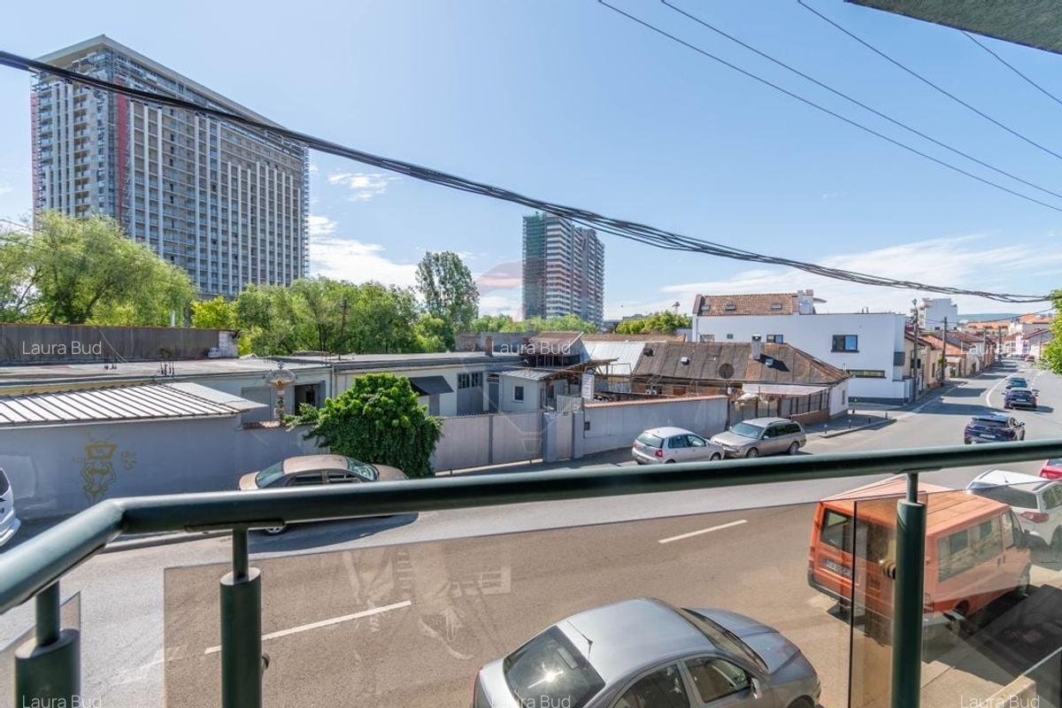 Casa cu 12 camere de inchiriat, Str. Traian - 18