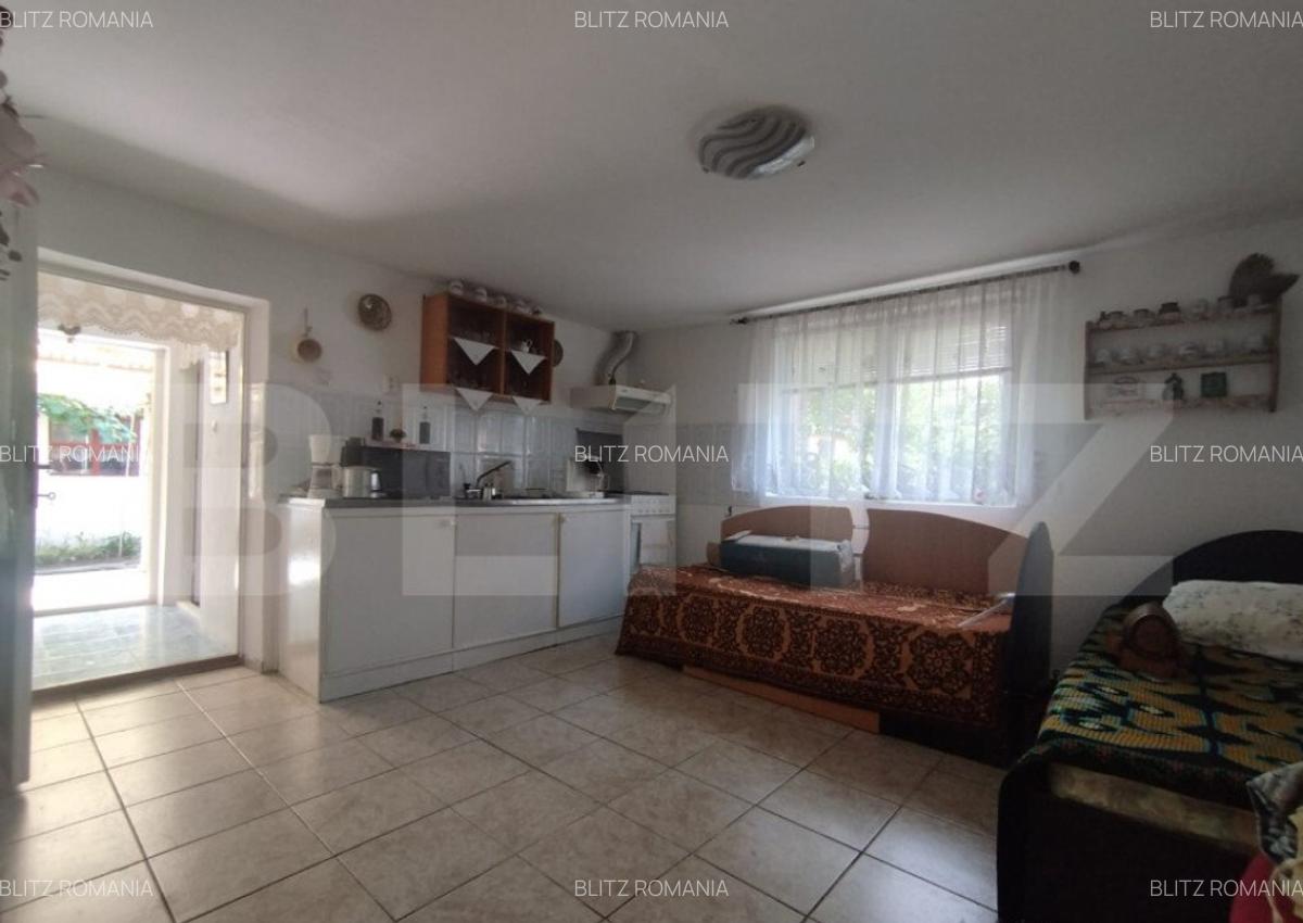 Casa batraneasca , vatra veche, teren 675, 2 fronturi strada - 1