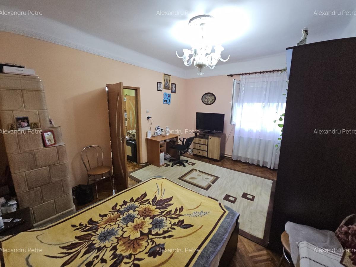 Casa cu 2 apartamente 3 cam | 140 mp | 3 Boxe +17mp | pod +45 mp | Decebal - 27