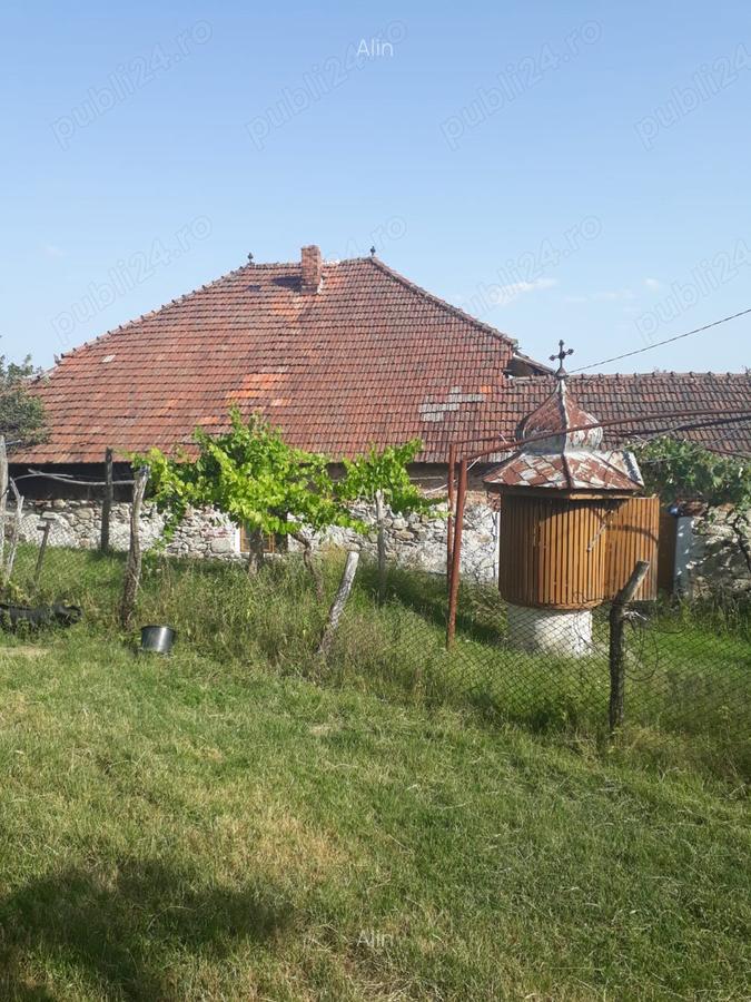 Casa batraneasca+teren de vanzare in sat Radosi,comuna Crasna,judetul Gorj - 4