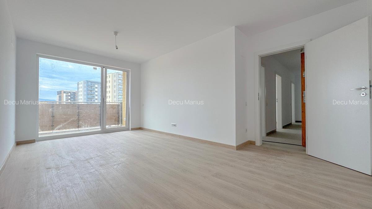 Apartament cu 3 camere decomandat în Tractorul - 1