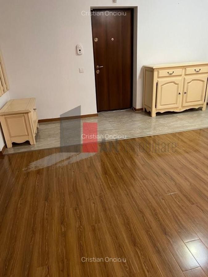 Apartament cu 3 camere semidecomandat în 1 Mai - 8