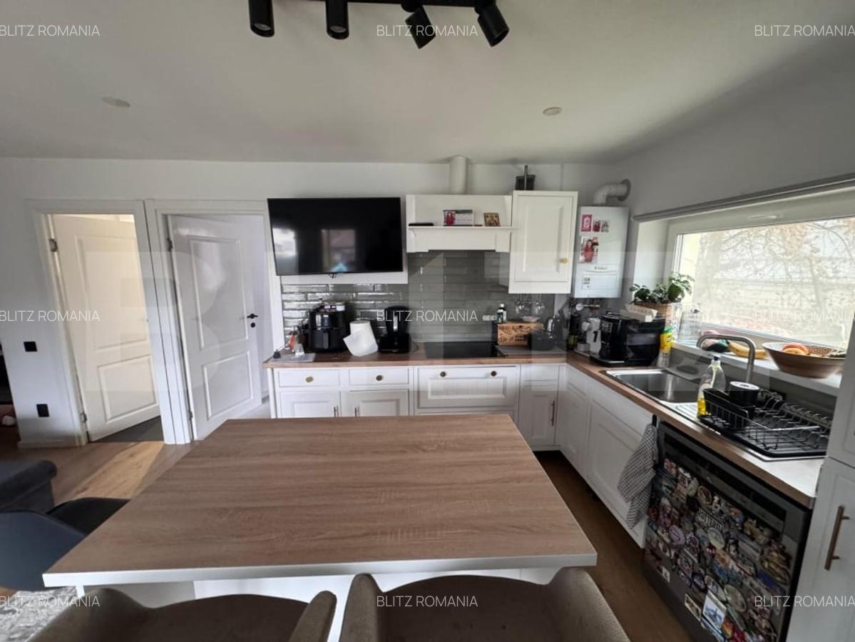 Casa spatioana de 361 mp utili, regim D+P+M, teren de 1366 mp , Dambu Rotund - 2