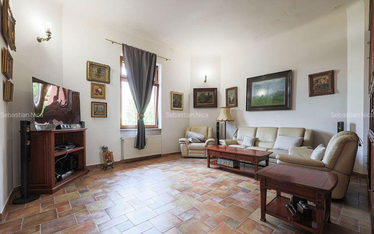 Apartament ultracentral cu 3 camere, 2 bai ?i curte pri... - 2