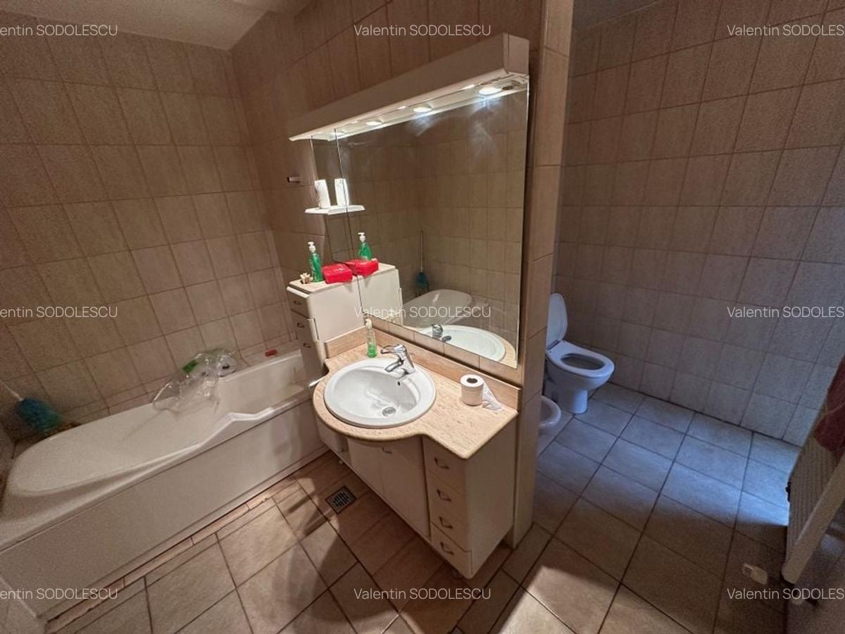 Casă / Vilă cu 6 camere în zona  Calea Aradului - 14