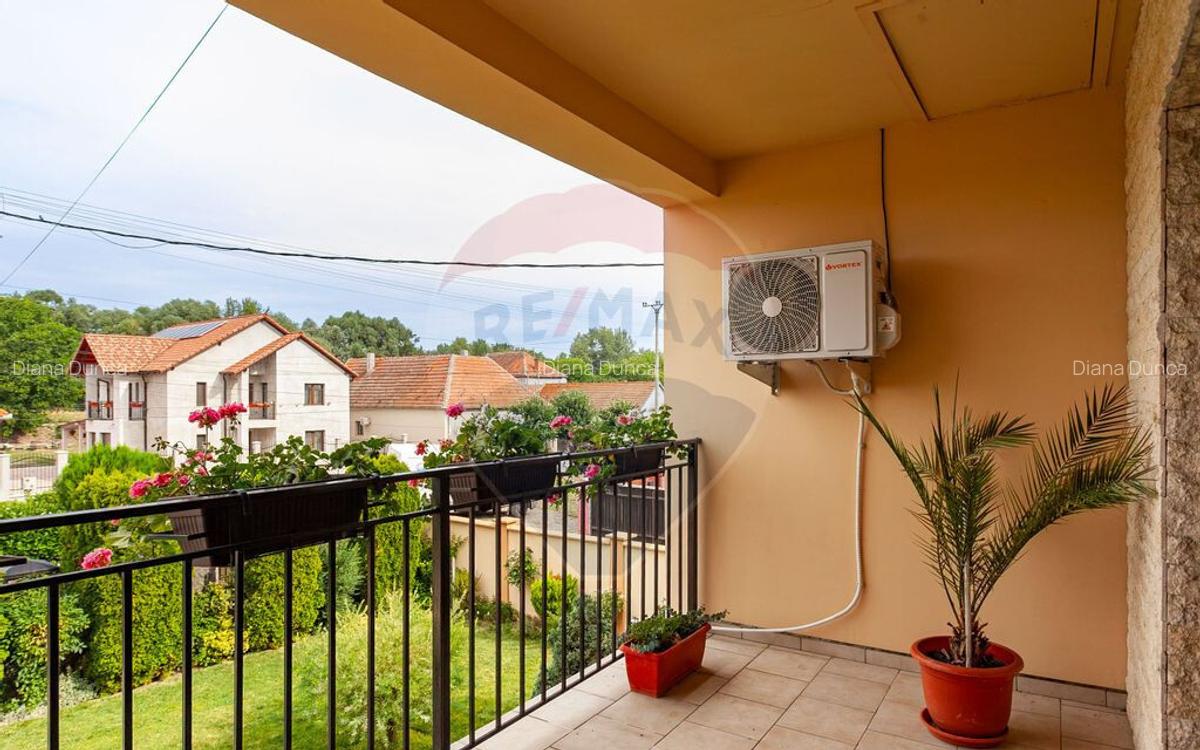 Casa primitoare de vanzare in localitatea Lipova - 10
