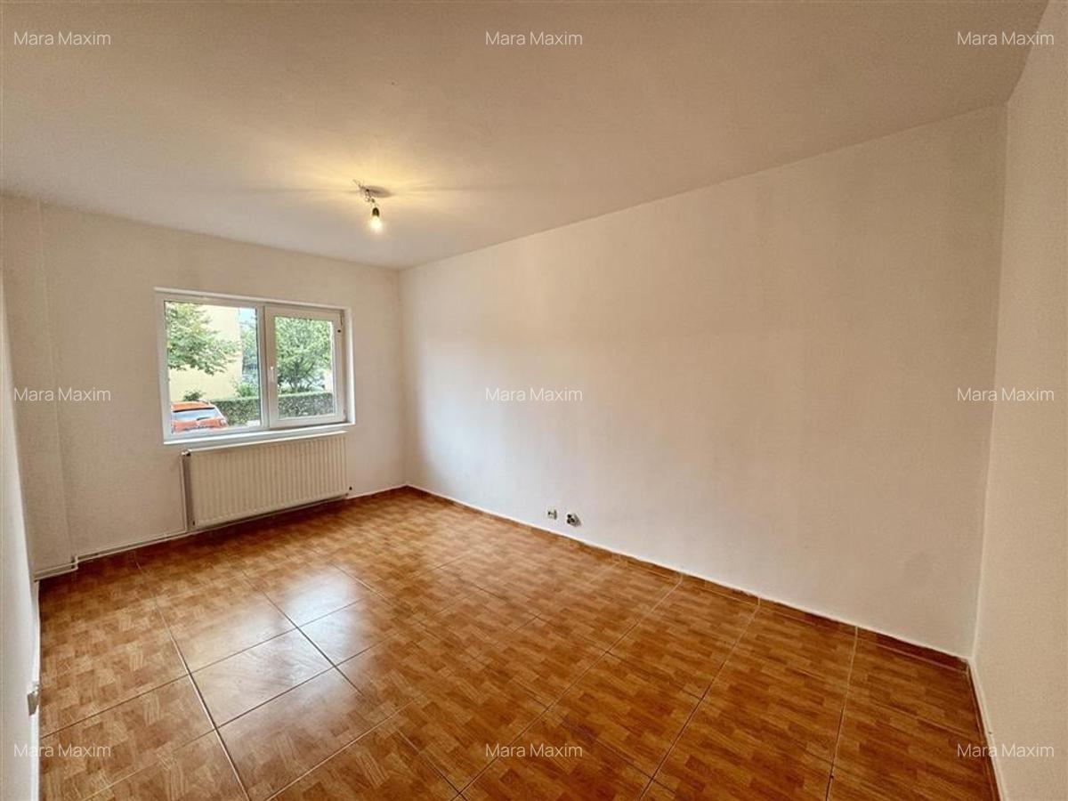 Spatiu comercial de inchiriat cu vitrina si - 6