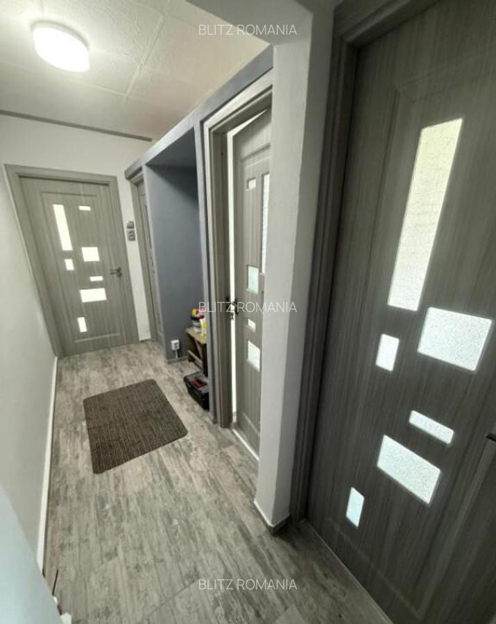 Apartament 3 camere semidecomandat, 50 mp, zona Segarcea - 1