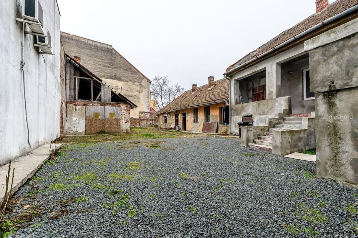 VANDUT! Casa din caramida - teren 612 mp - Centru Arad - COMISION 0% - 2