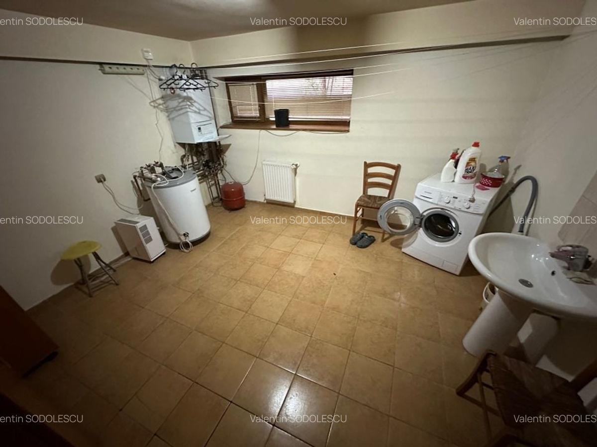 Casă / Vilă cu 6 camere în zona  Calea Aradului - 29