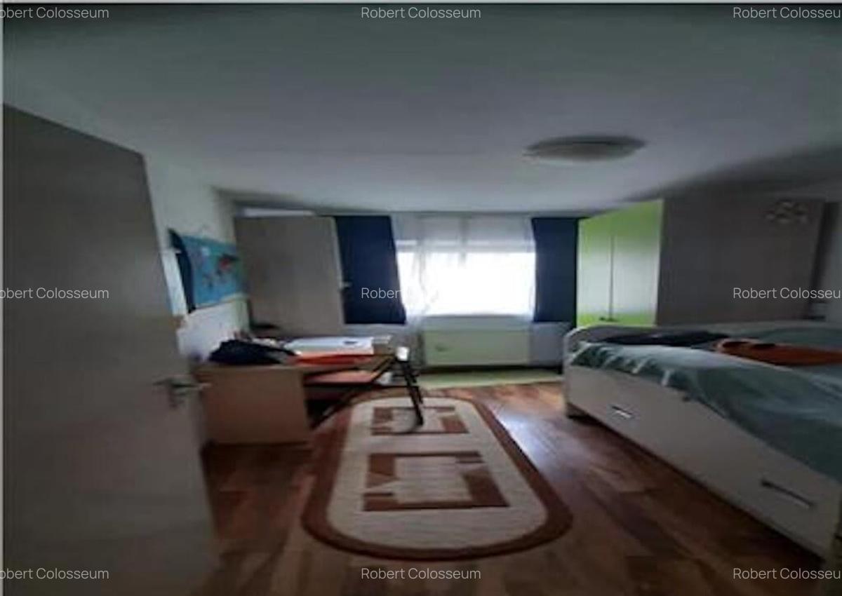 Apartament cu 4 camere, decomandat - zona Astra. - 1
