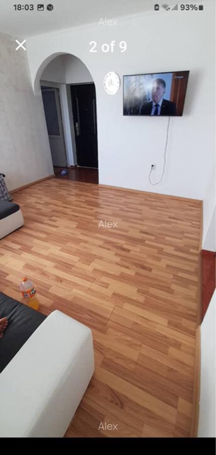 Sau schimb apartament 2 camere, 50 mp, etaj 1 din 4, str. Eternita?ii - 2