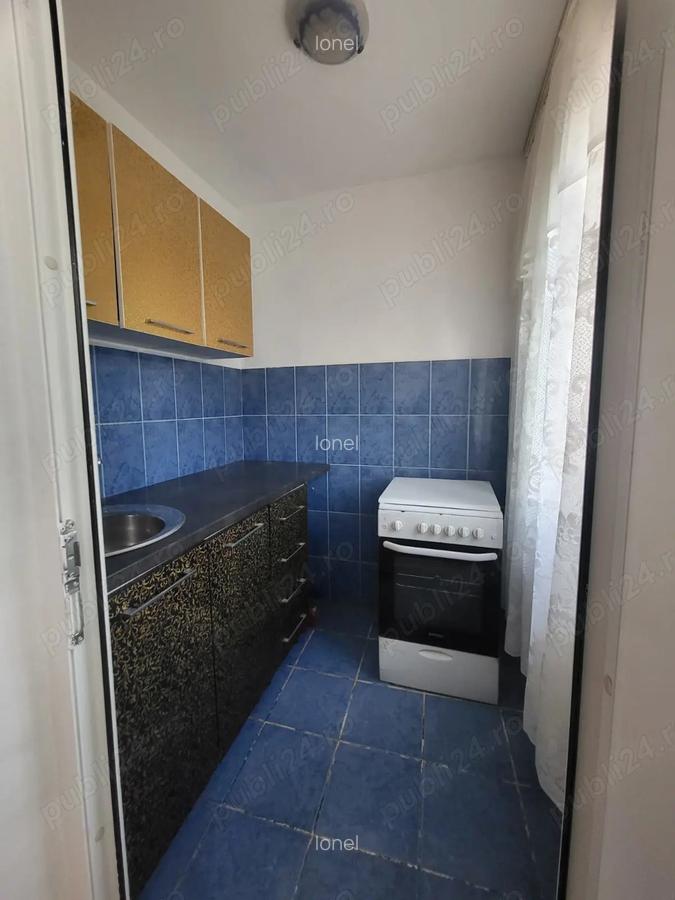 Vand apartament cu o camera, situat la etajul 3, in cartierul Micro 40 in spatele pie?ei. - 6 Vand apartament cu o camera, situat la etajul 3, in cartierul Micro 40 in spatele pie?ei. - 6