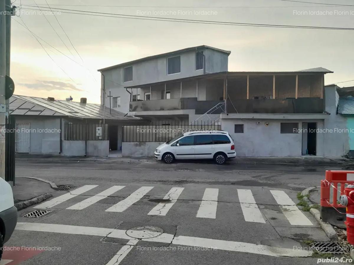 Propietar vand casa cu 8 camere parter etaj 1 plus etaj 2 sector 5 Salaj pret 215000euro - 1