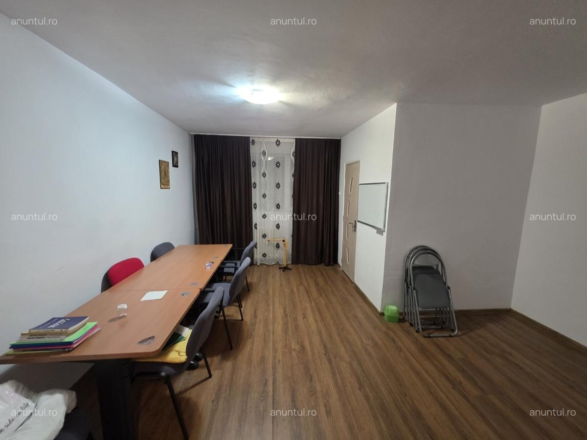 Jean Steriadi, 10 minute metrou 1 Decembrie 1918, stradal, scoala 82 - 3