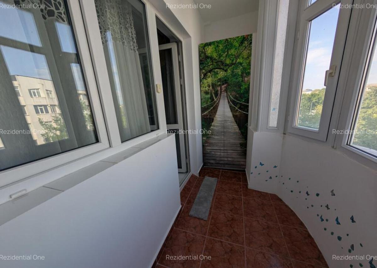 Renovat, 2 camere decomandate - 64 mp , etaj intermediar, No - 8