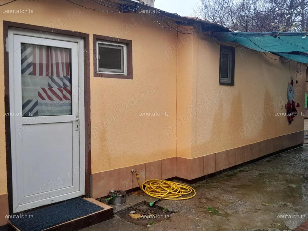 Casa la curte de vanzare, sector 3 - 8 Casa la curte de vanzare, sector 3 - 8