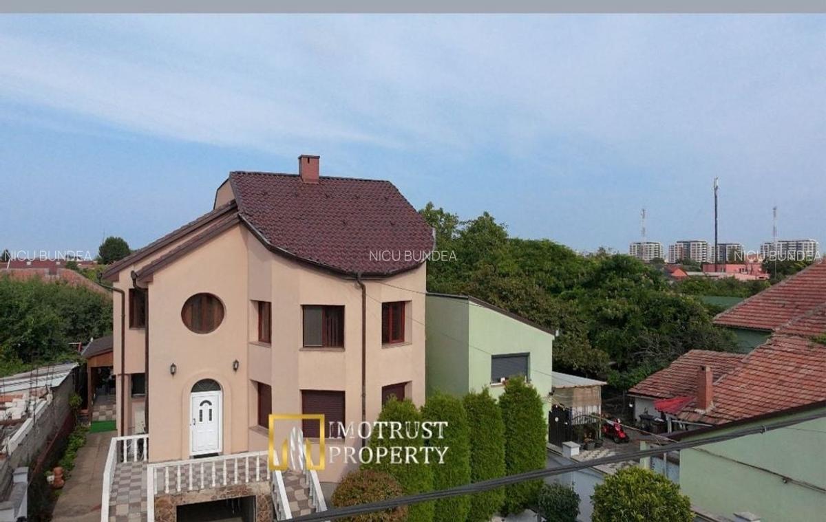 ? VILA DEOSEBITĂ DE VÂNZARE ÎN ARAD - ZONA CENTRALĂ - 1