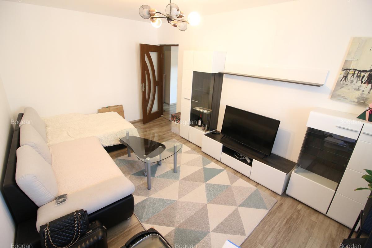 Ap. 3dec. Micro 17, etaj 3, renovat, mobilat si utilat - 1